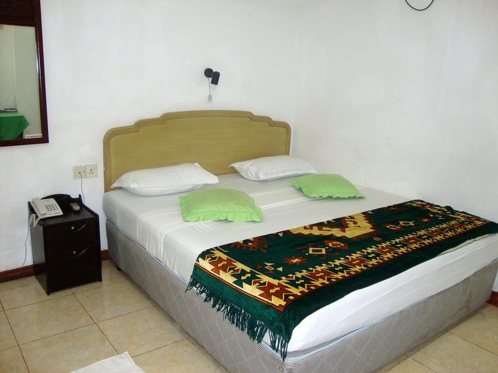 Green Park Beach Hotel Trincomalee Oda fotoğraf