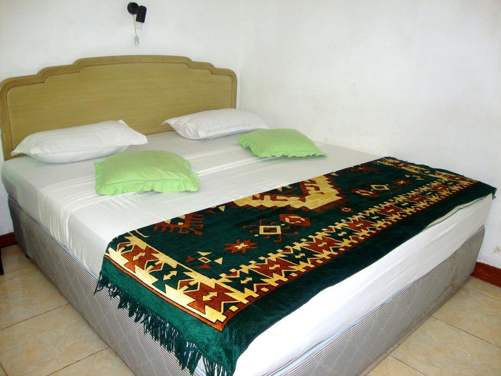 Green Park Beach Hotel Trincomalee Oda fotoğraf